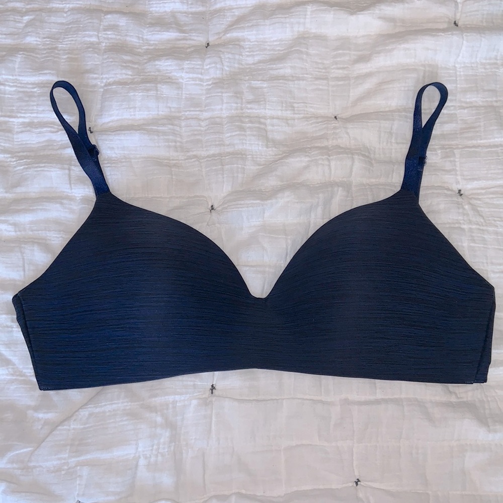 Victoria’s Secret wireless t-shirt bra 38D